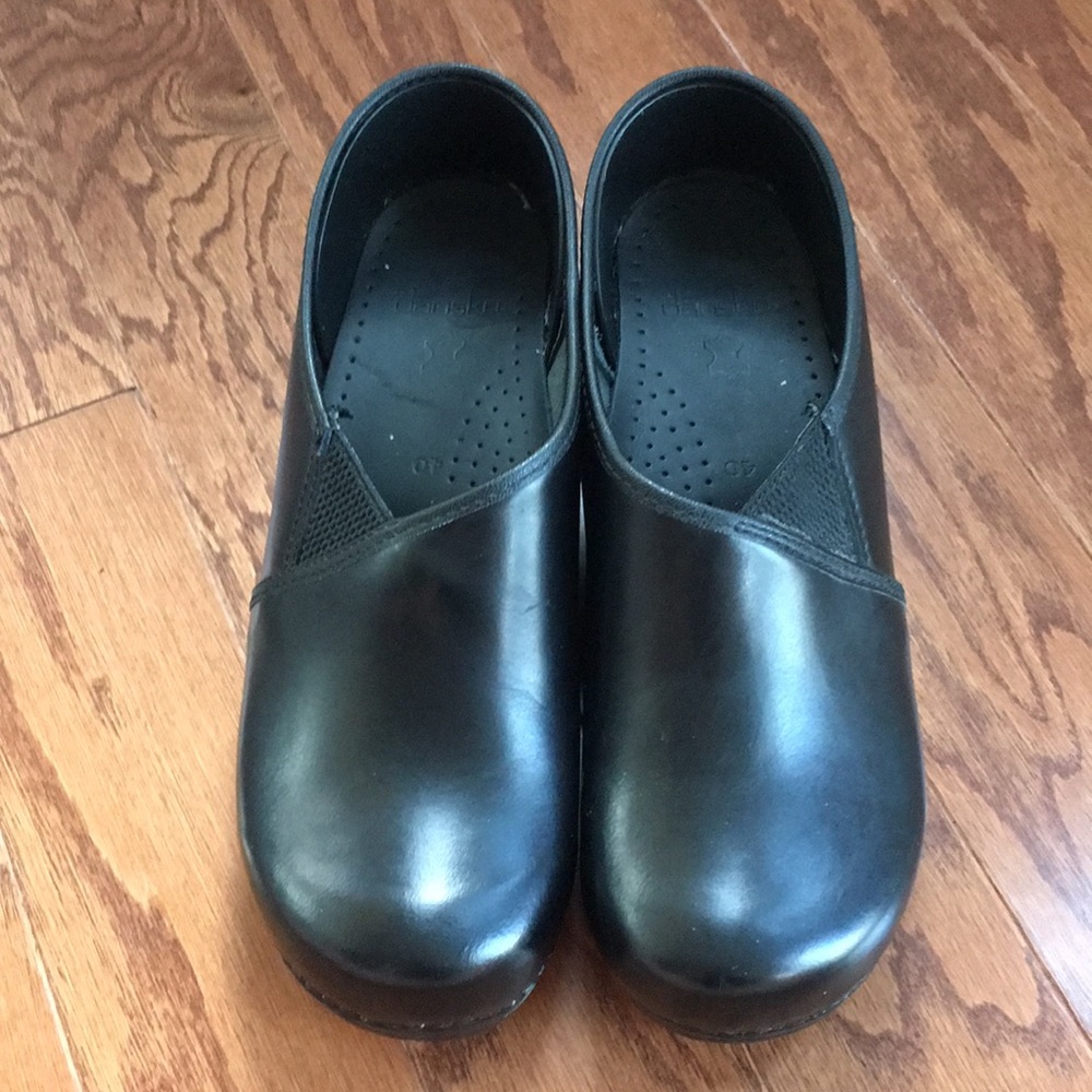 Black Danskos